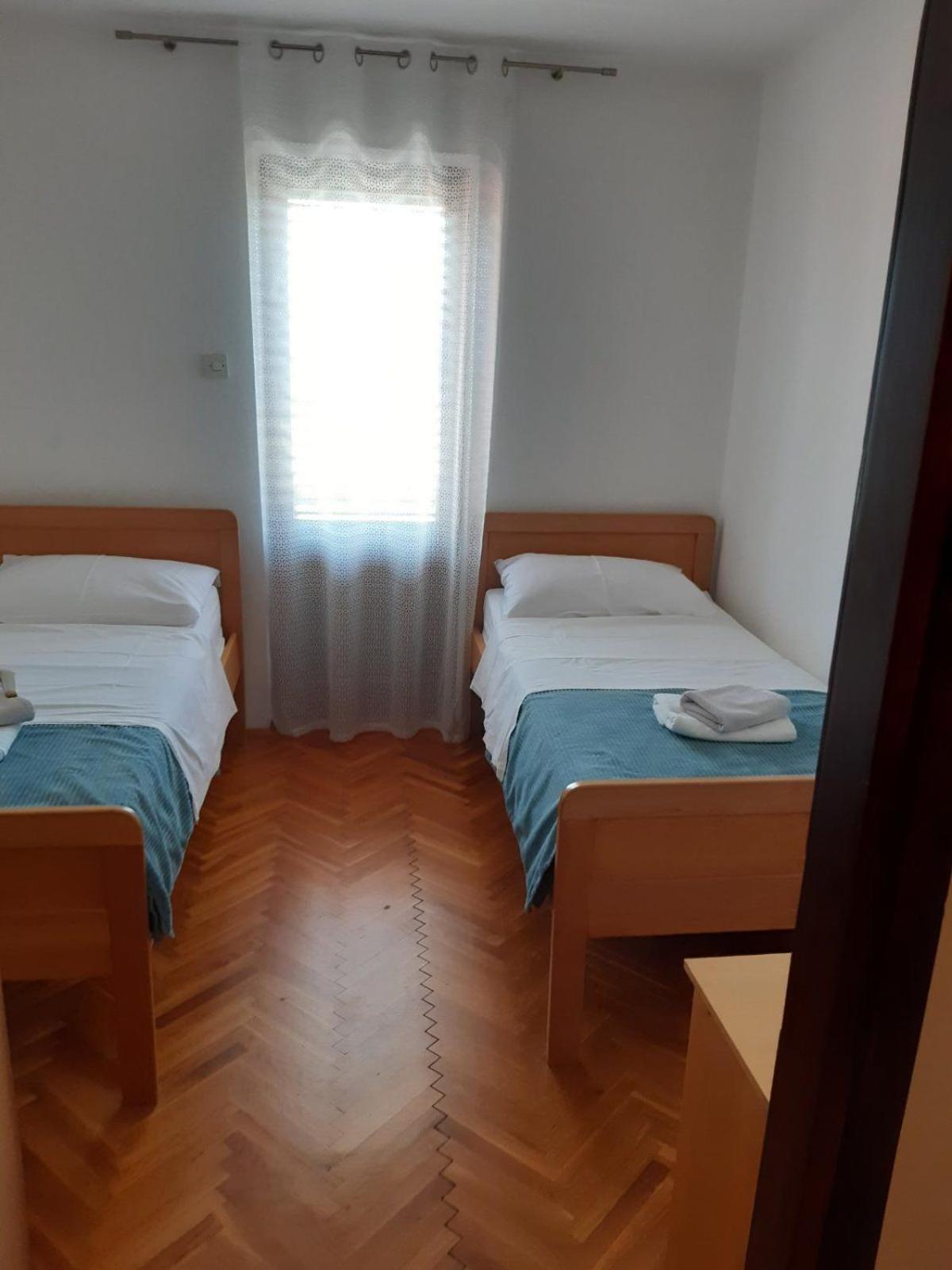 Apartments Mare Malinska Esterno foto