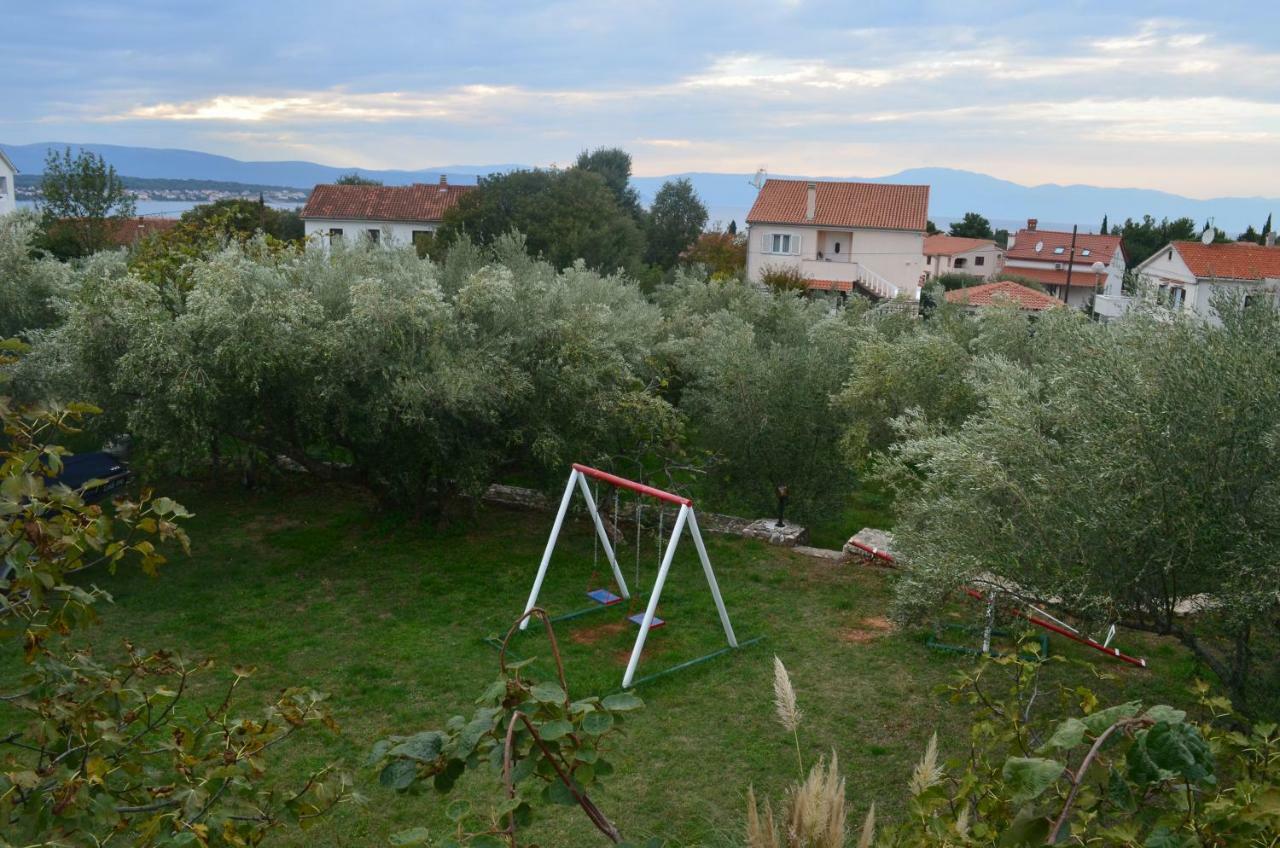 Apartments Mare Malinska Esterno foto
