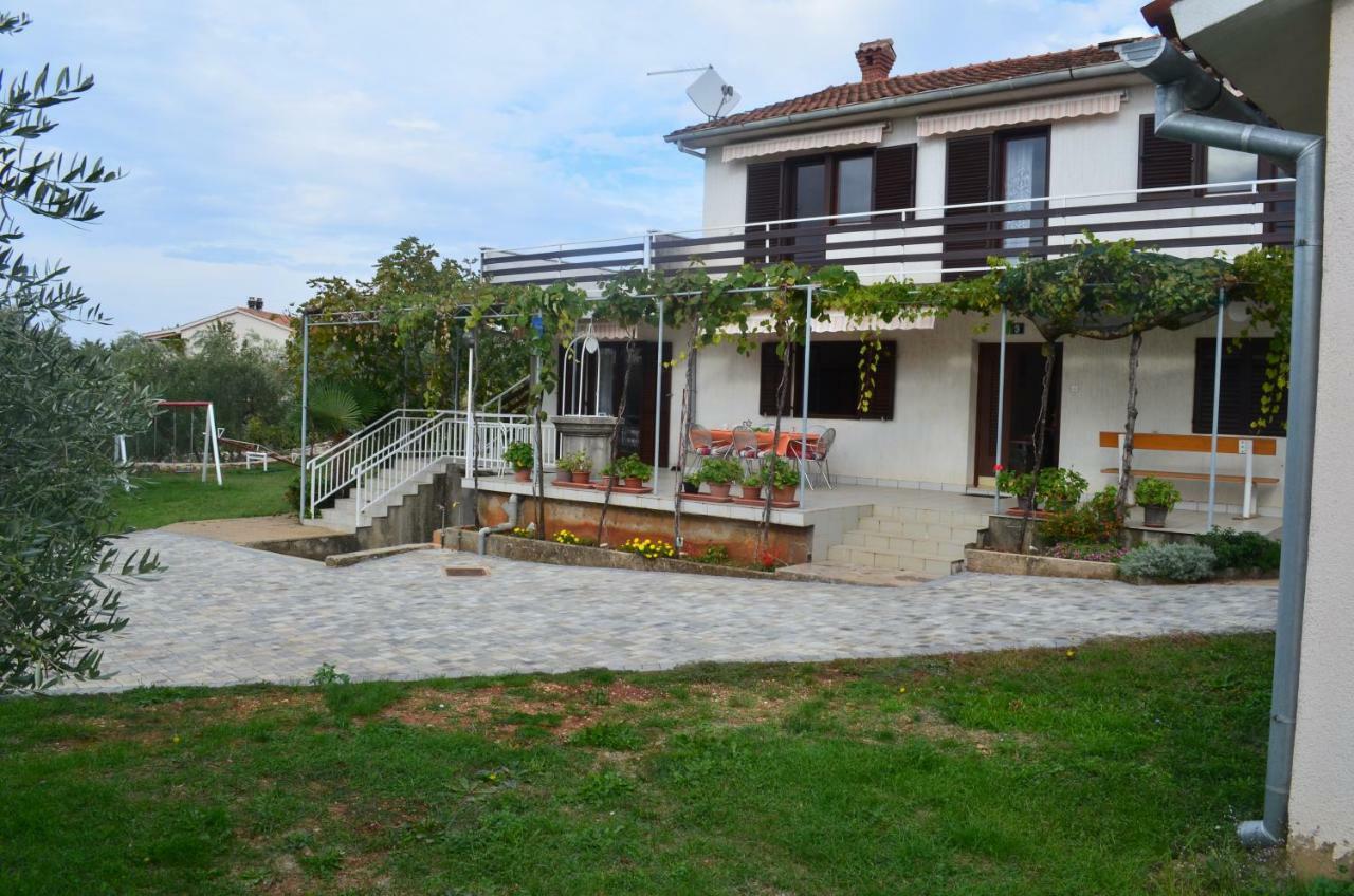 Apartments Mare Malinska Esterno foto