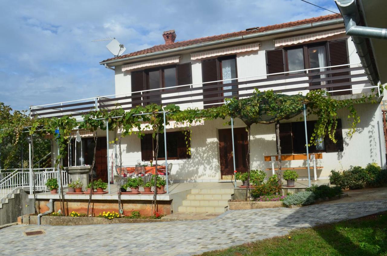 Apartments Mare Malinska Esterno foto
