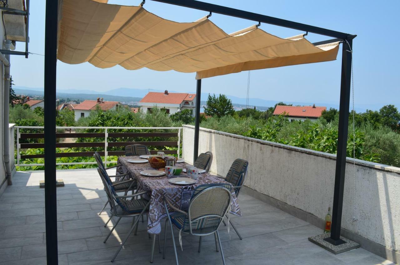 Apartments Mare Malinska Esterno foto
