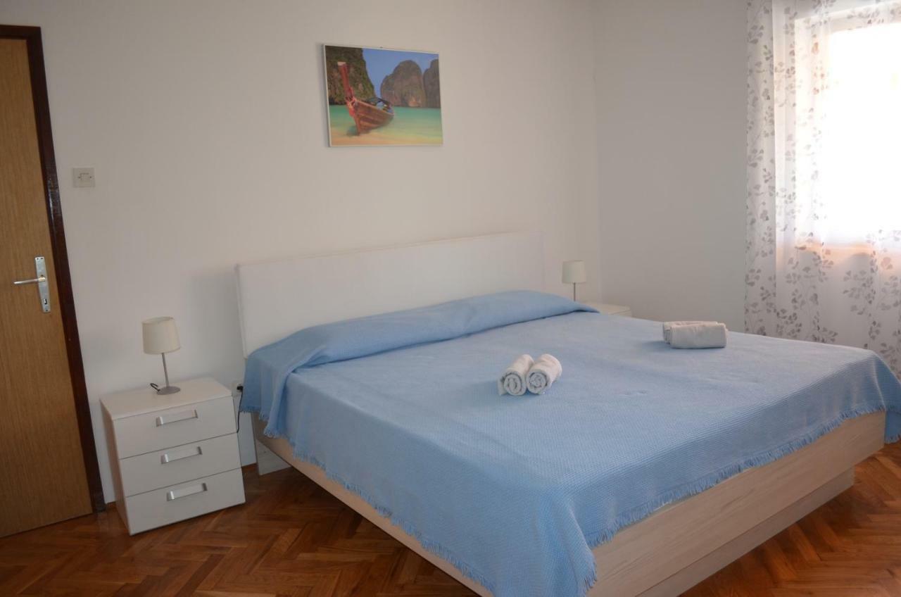 Apartments Mare Malinska Esterno foto