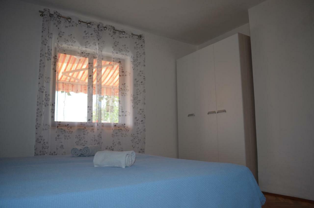 Apartments Mare Malinska Esterno foto