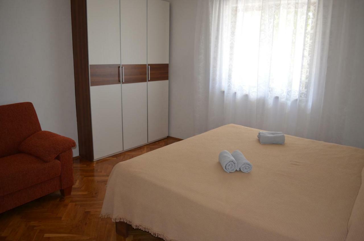 Apartments Mare Malinska Esterno foto