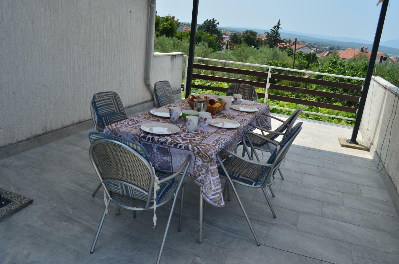 Apartments Mare Malinska Esterno foto