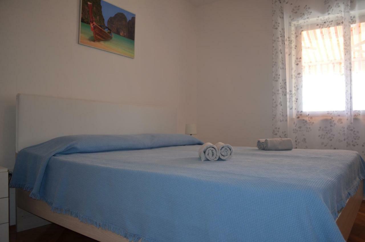 Apartments Mare Malinska Esterno foto